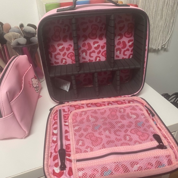 Impressions vanity hello kitty makeup bags - Picture 3 of 3